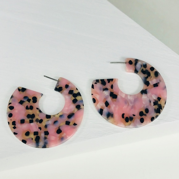 CLOSET REHAB Jewelry - Flat Semi-Hoops in Pink Leopard CLOSET REHAB Jewelry - Flat Semi-Hoops in Pink Leopard